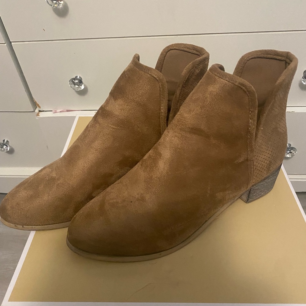 Tan low cut Soho ankle boots size 11, tan/brown by Seven7